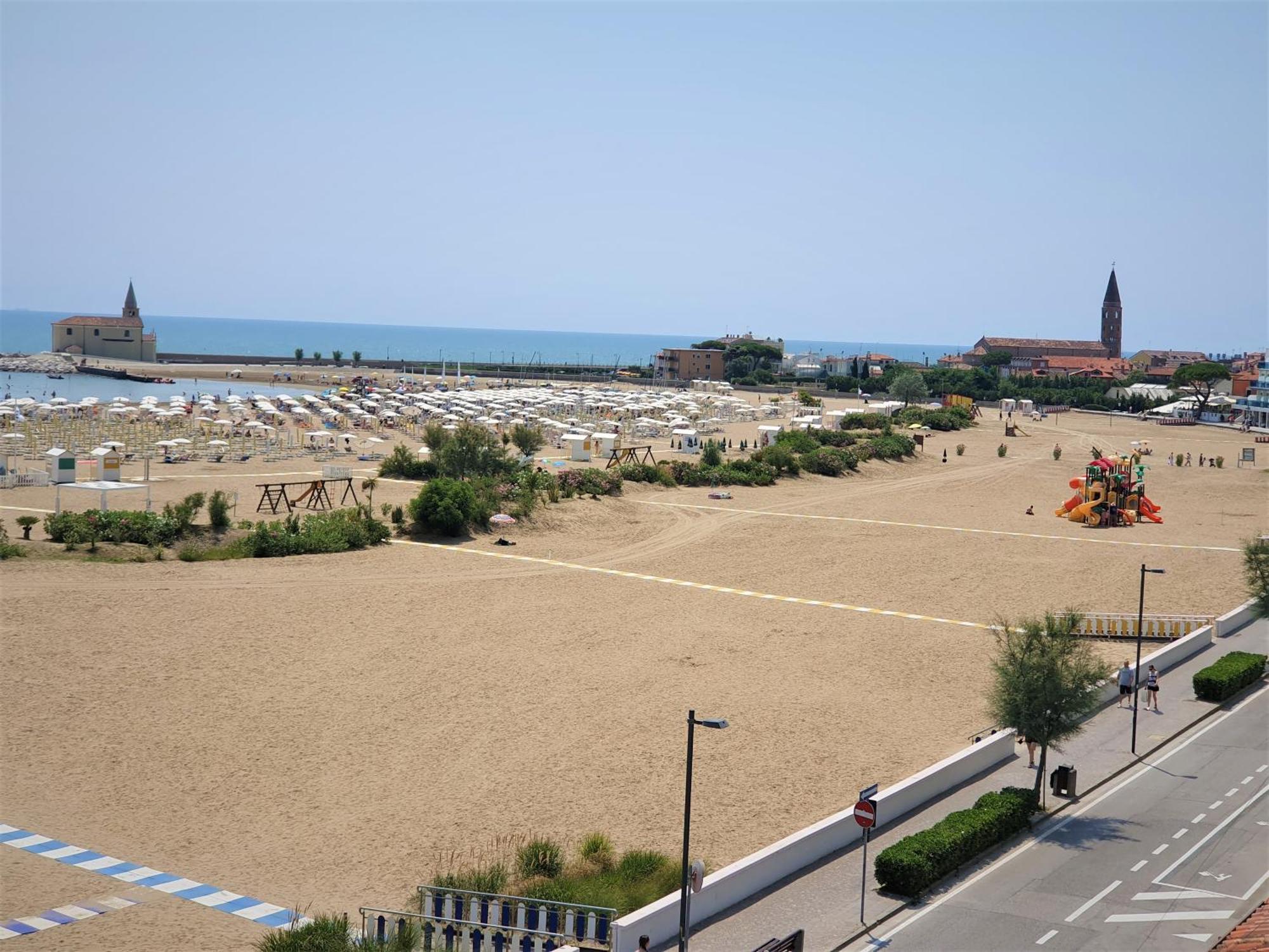 Hotel Delfino Caorle Exterior foto