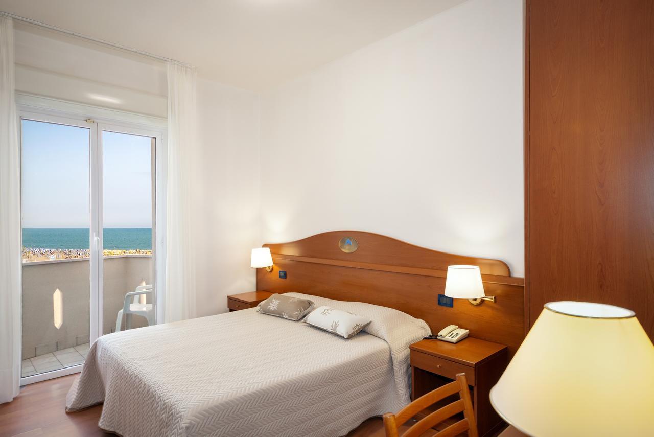 Hotel Delfino Caorle Exterior foto