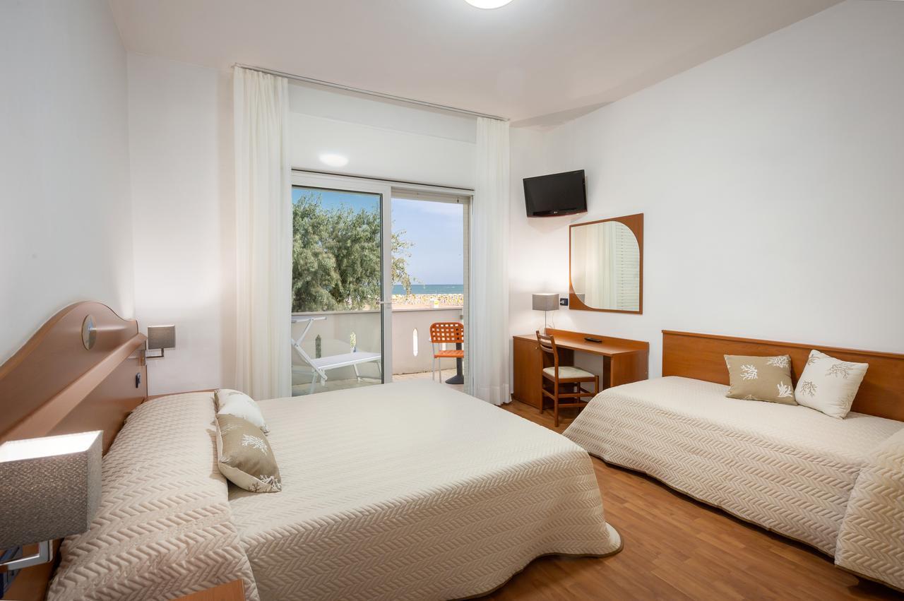 Hotel Delfino Caorle Exterior foto