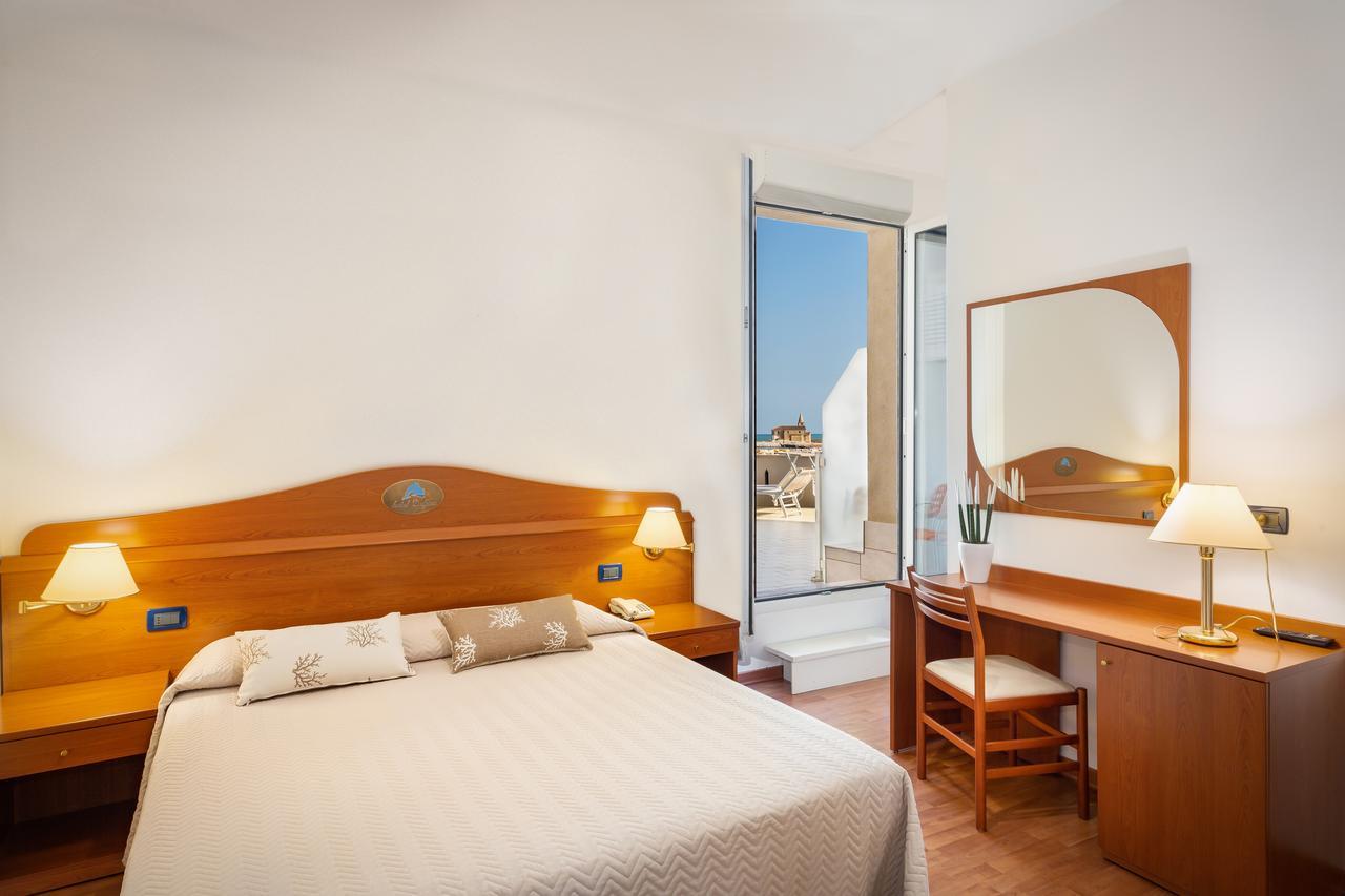 Hotel Delfino Caorle Exterior foto